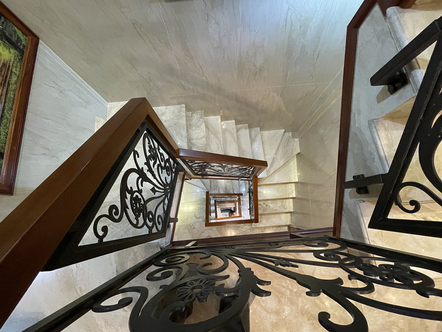 Bán nhà Huỳnh Tịnh Của, Quận 3 tuyệt phẩm B.thự Mini 4 lầu,c.trình nhà làm bằng đá Marble và Gỗ Quý - hẻm ôtô